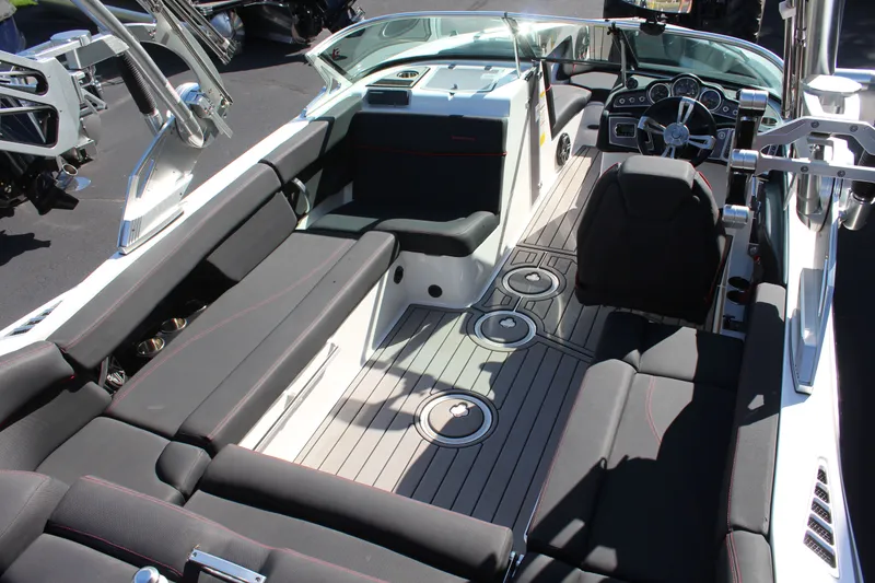 Slide: The Image of MasterCraft XT23 2017 - 8