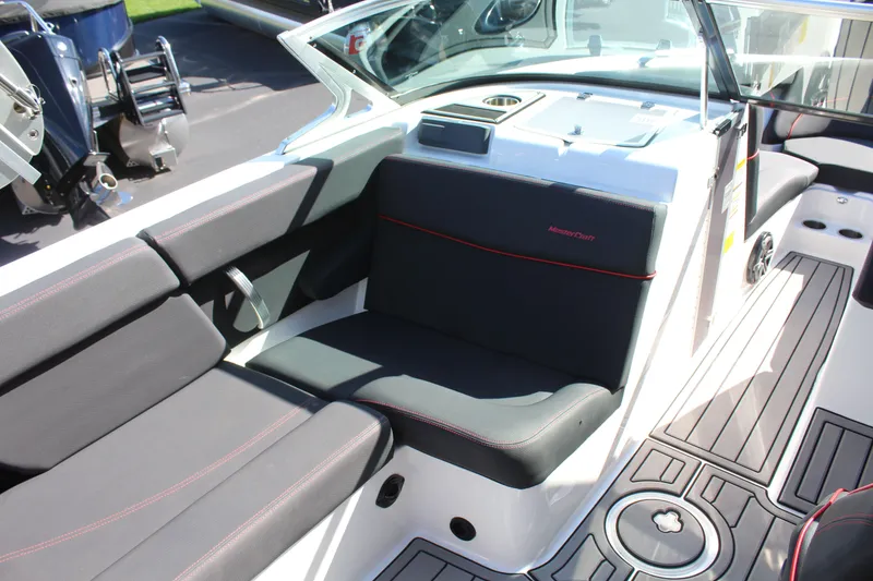 Slide: The Image of MasterCraft XT23 2017 - 9