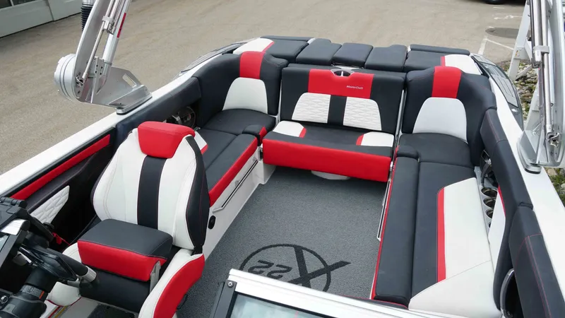 Slide: The Image of MasterCraft X22 2019 - 11