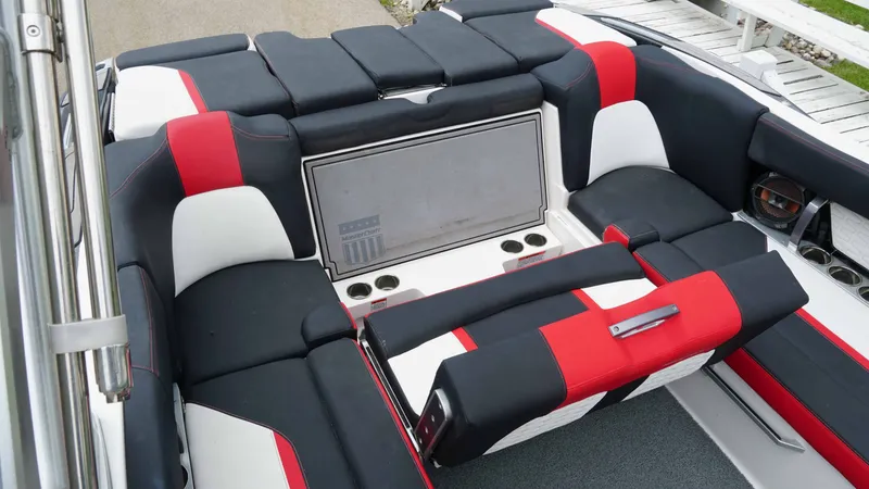 Slide: The Image of MasterCraft X22 2019 - 12