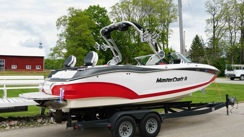 Slide: The Image of MasterCraft X22 2019 - 3