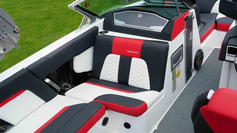 Slide: The Image of MasterCraft X22 2019 - 7