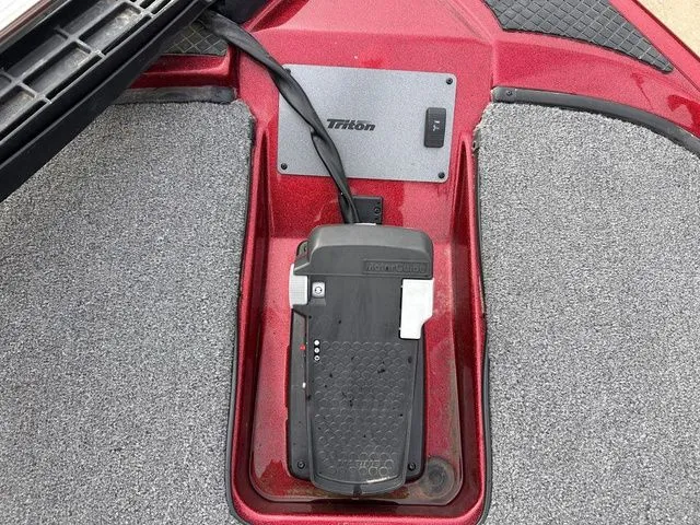 Slide: The Image of Triton 17 Explorer 2011 - 13