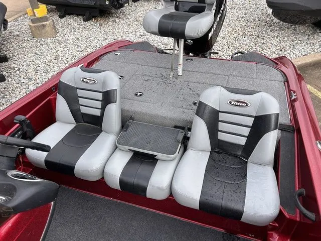 Slide: The Image of Triton 17 Explorer 2011 - 15