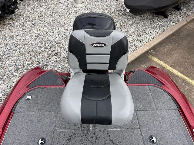 Slide: The Image of Triton 17 Explorer 2011 - 16