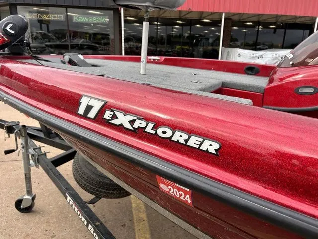 Slide: The Image of Triton 17 Explorer 2011 - 20