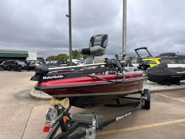 Slide: The Image of Triton 17 Explorer 2011 - 21