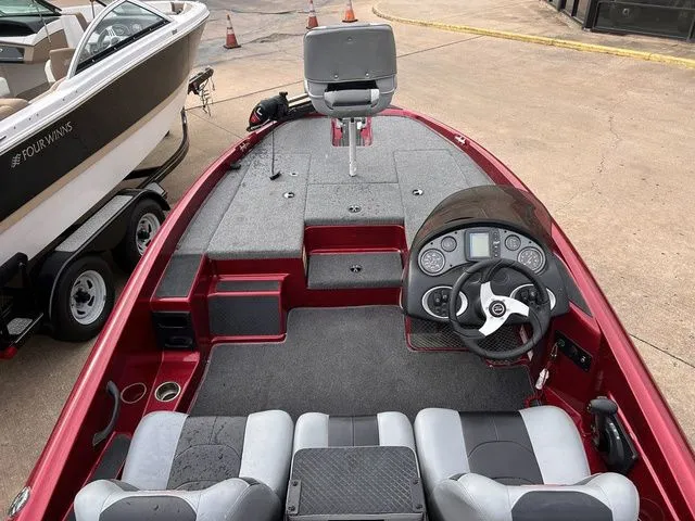 Slide: The Image of Triton 17 Explorer 2011 - 6