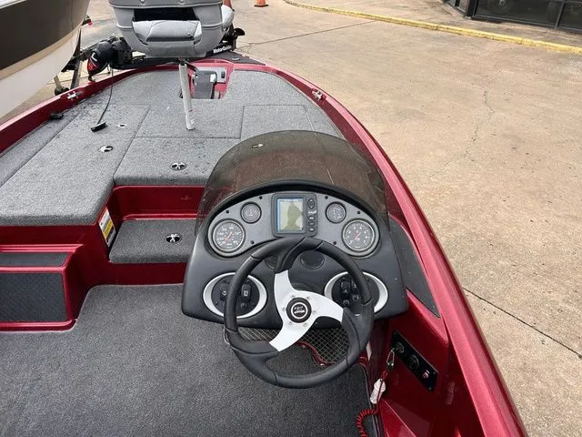 Slide: The Image of Triton 17 Explorer 2011 - 7