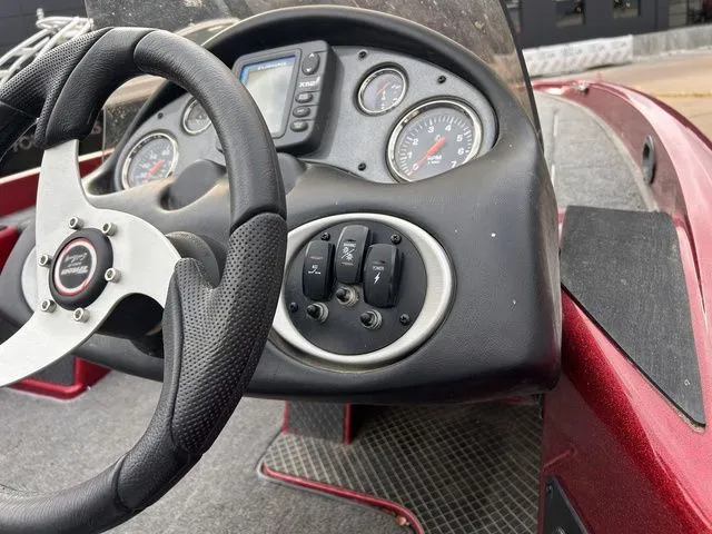 Slide: The Image of Triton 17 Explorer 2011 - 9