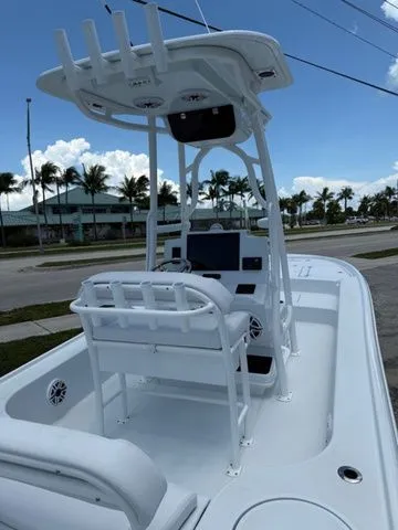 Slide: The Image of Yellowfin 24CE 2026 - 4