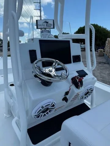 Slide: The Image of Yellowfin 24CE 2026 - 6