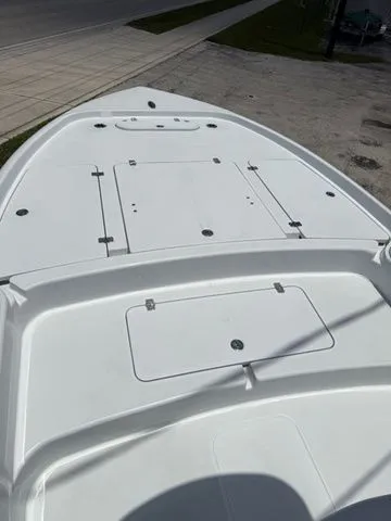 Slide: The Image of Yellowfin 24CE 2026 - 8