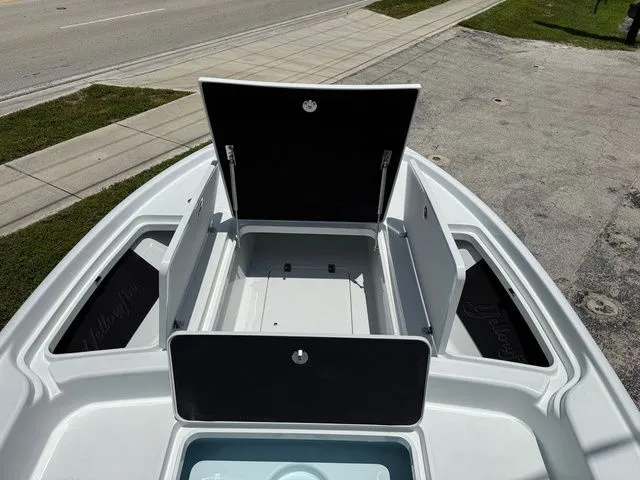 Slide: The Image of Yellowfin 24CE 2026 - 9