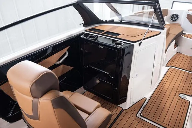 Slide: The Image of Yamaha 222S 2025 - 10