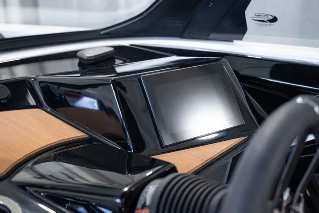 Slide: The Image of Yamaha 222S 2025 - 9