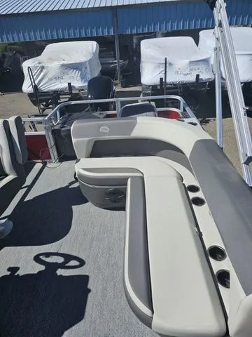 Slide: The Image of Sun Tracker Bass Buggy 18 DLX 2026 - 5