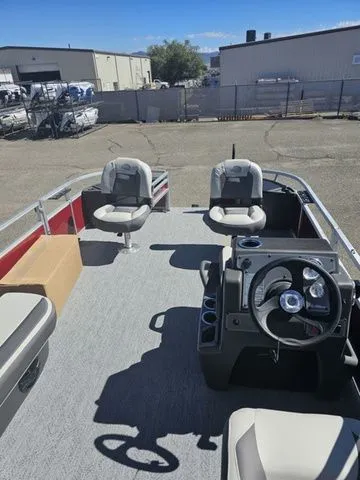 Slide: The Image of Sun Tracker Bass Buggy 18 DLX 2026 - 7