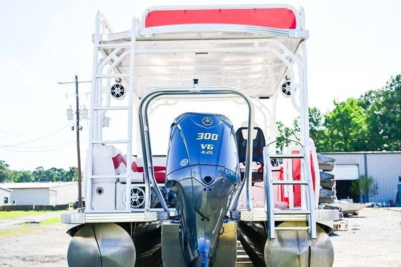 Slide: The Image of 2023 Aloha Pontoon 260 Paradise Series Sundeck with Yamaha 300 V6 engine, rear view. - 4
