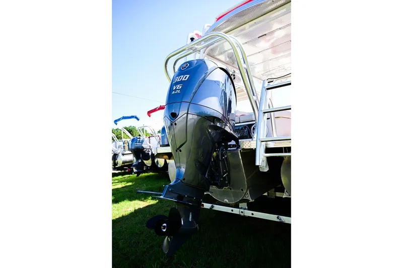 Slide: The Image of 2023 Aloha Pontoon 260 Paradise Series Sundeck with powerful outboard motor. - 5
