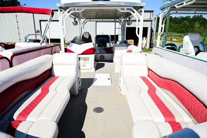 Slide: The Image of 2023 Aloha Pontoon 260 Paradise Series Sundeck with spacious seating and modern design. - 7