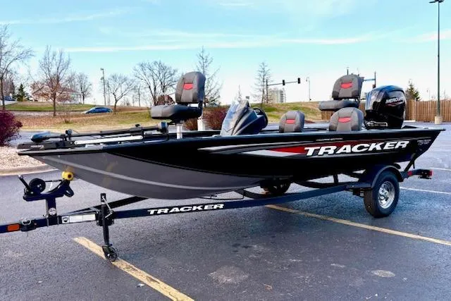 Slide: The Image of Tracker Pro Team 175 Crappie Edition 2026 - 29