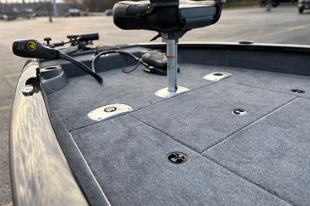 Slide: The Image of 2026 Tracker Pro Team 175 Crappie Edition with Mercury 75 outboard engine. - 33