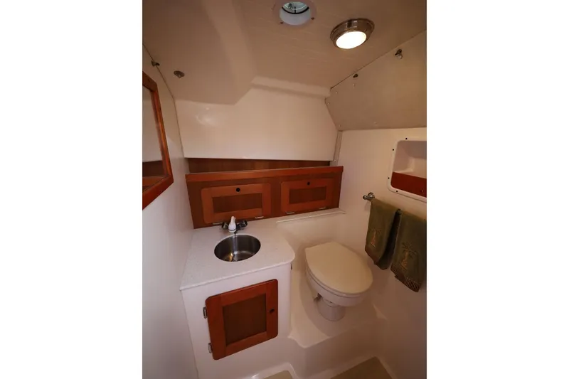 Slide: The Image of SIDEKICK, 2007 Hunt Yachts Surfhunter 29 - 17