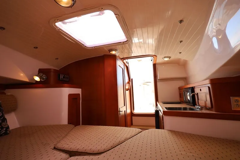 Slide: The Image of SIDEKICK, 2007 Hunt Yachts Surfhunter 29 - 15