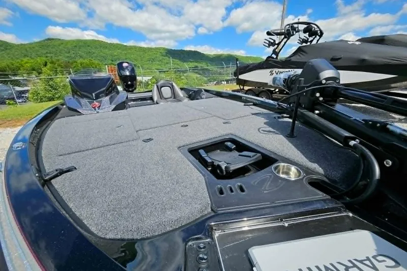 Slide: The Image of 2025 Ranger Z518 Cup-Equipped boat with spacious deck and advanced features. - 11
