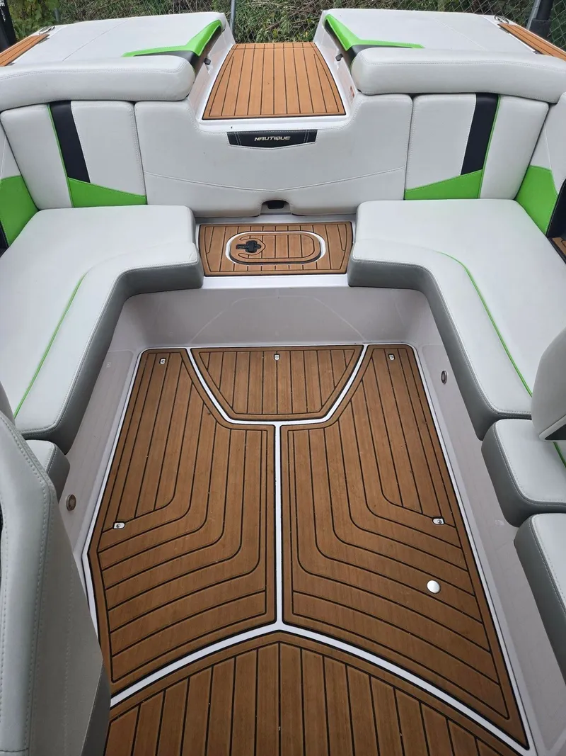 Slide: The Image of Nautique Super Air Nautique 230 2014 - 14