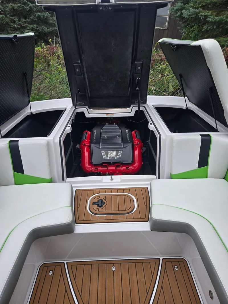 Slide: The Image of Nautique Super Air Nautique 230 2014 - 16