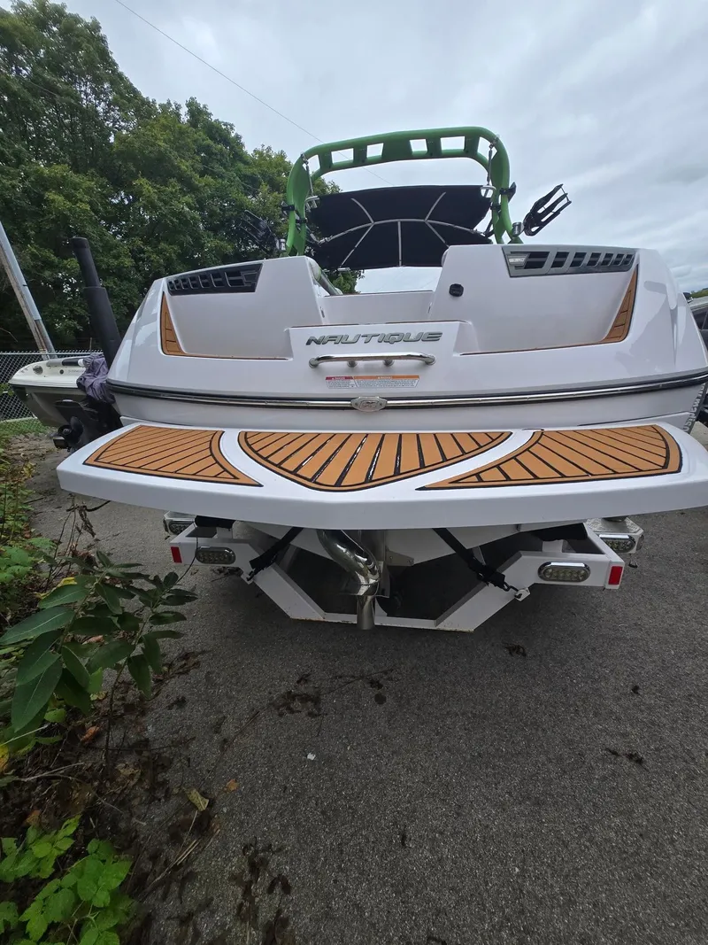 Slide: The Image of Nautique Super Air Nautique 230 2014 - 5