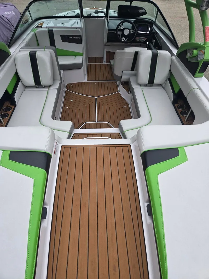Slide: The Image of Nautique Super Air Nautique 230 2014 - 6