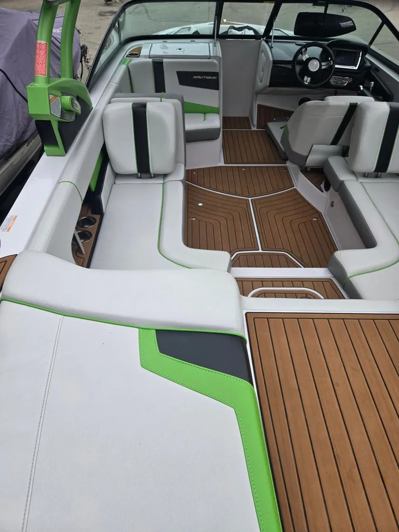 Slide: The Image of Nautique Super Air Nautique 230 2014 - 7