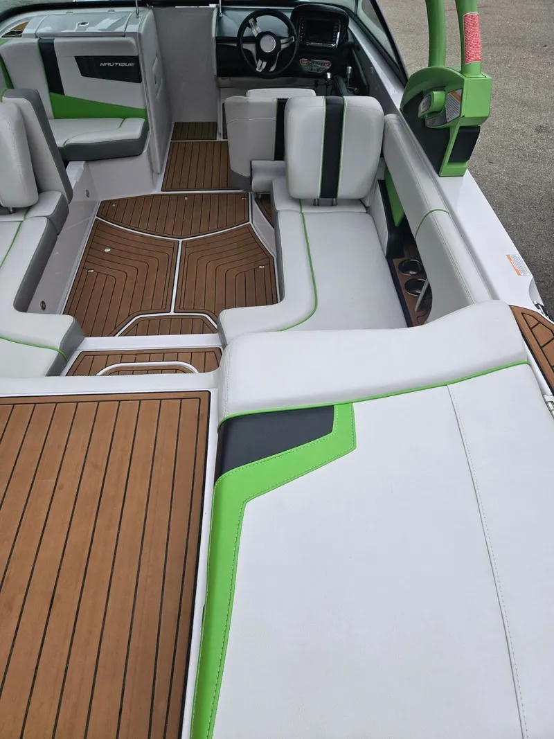 Slide: The Image of Nautique Super Air Nautique 230 2014 - 8