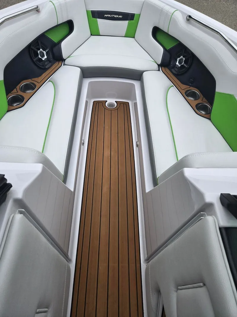 Slide: The Image of Nautique Super Air Nautique 230 2014 - 9