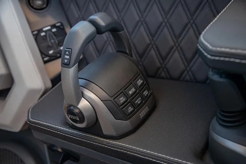 Slide: The Image of Interior of 2023 Cobalt R33 featuring Volvo Penta throttle control on quilted panel. - 28