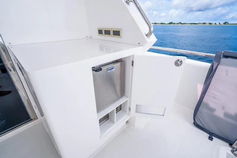 Slide: The Image of Luxury yacht Horizon FD80 2020 model with open storage compartment and ocean view. - 109