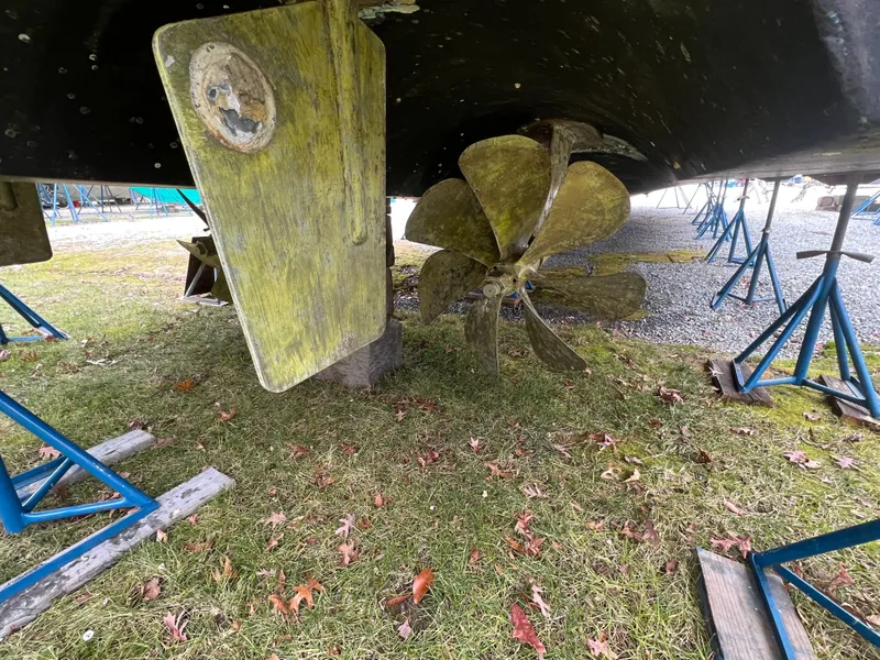Slide: The Image of Underside of a 2008 Hatteras 64 Motor Yacht with propeller. - 31