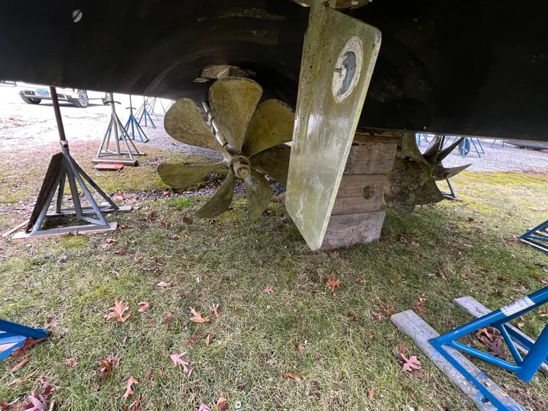 Slide: The Image of Underside of a 2008 Hatteras 64 Motor Yacht with propeller. - 32