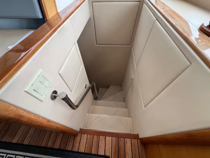 Slide: The Image of Hatteras 64 Motor Yacht 2008 - 9