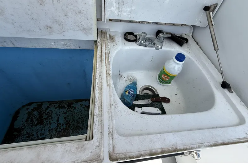Slide: The Image of Dirty sink area on a 1978 Marine Management 48 Sport Fish boat. - 20