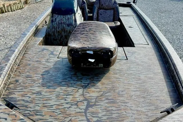 Slide: The Image of 2026 Express Xp170 boat with camouflage design, featuring spacious seating and modern amenities. - 5