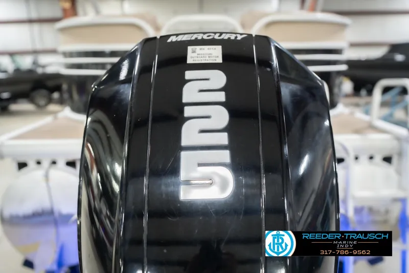 Slide: The Image of Mercury engine on 2020 Sun Tracker Party Barge 24 DLX, indoor display. - 54