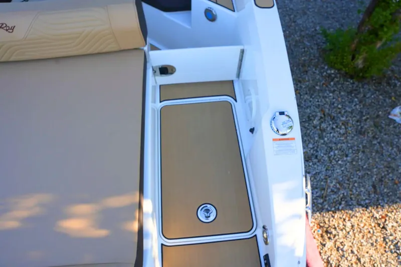 Slide: The Image of Sea Ray SDX 270 Surf 2026 - 10