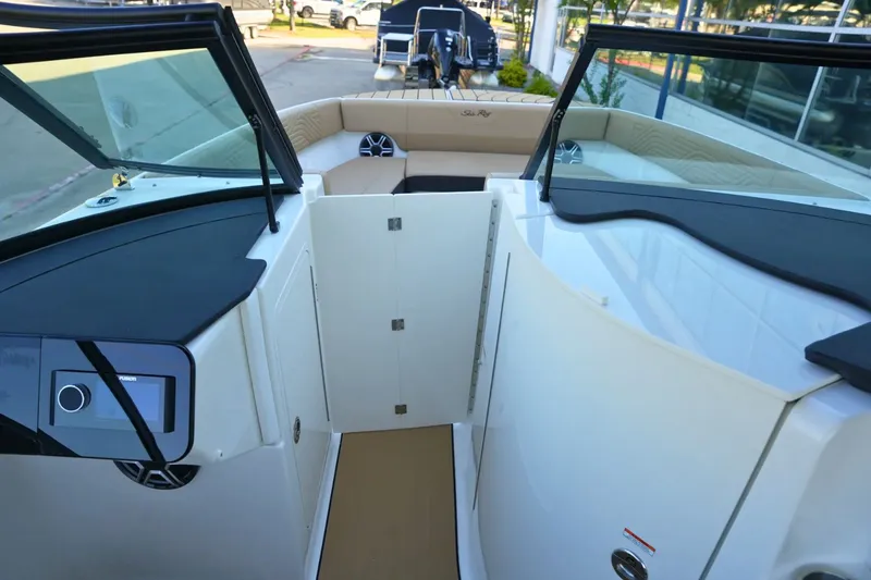 Slide: The Image of Sea Ray SDX 270 Surf 2026 - 27