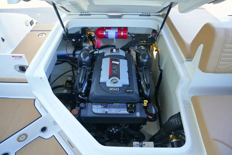 Slide: The Image of Sea Ray SDX 270 Surf 2026 - 34