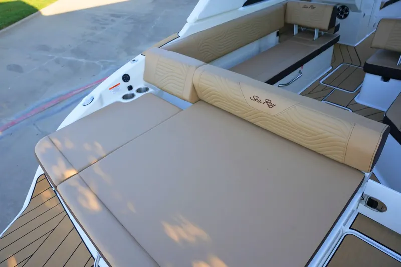 Slide: The Image of Sea Ray SDX 270 Surf 2026 - 7