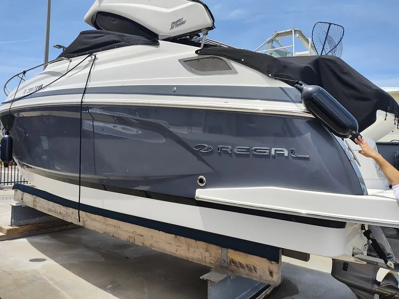 Slide: The Image of Regal 28 Express 2023 - 1